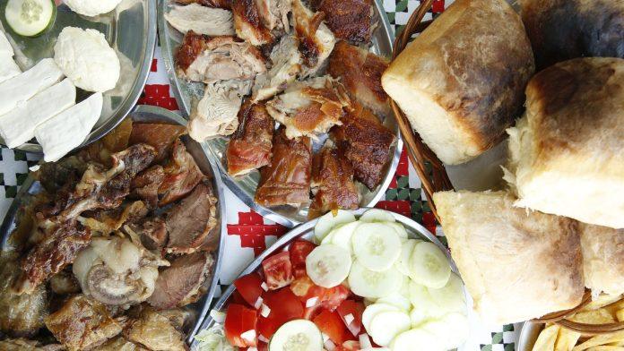 koliko-novca-treba-da-bi-se-spremila-uskrsnja-trpeza:-svinjetina-poskupela,-jagnjetina-otisla-nanize-–-evo-gde-je-meso-najjeftinije-(video)