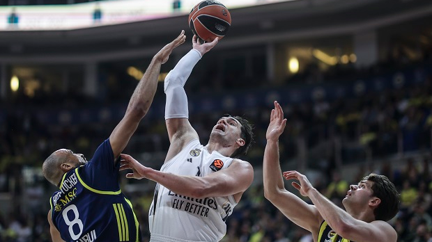 Фенер-тоне-у-завршници-сезоне,-велика-победа-Реала-у-Истанбулу