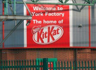 Filmska potera za čokoladom: Kamion sa KitKatom pod pratnjom policije i okružen konvojem obezbeđenja posle krađe 12 tona slatkiša filmska-potera-za-cokoladom:-kamion-sa-kitkatom-pod-pratnjom-policije-i-okruzen-konvojem-obezbedenja-posle-krade-12-tona-slatkisa