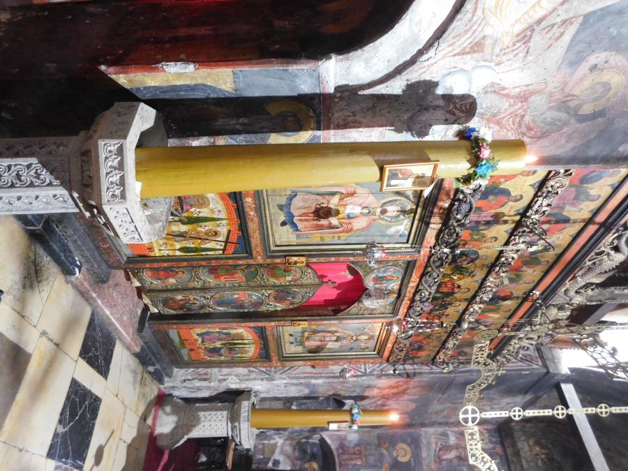 upaljene-ratarske-svece-na-veliki-cetvrtak-u-manastiru-tronosa upaljene-ratarske-svece-na-veliki-cetvrtak-u-manastiru-tronosa