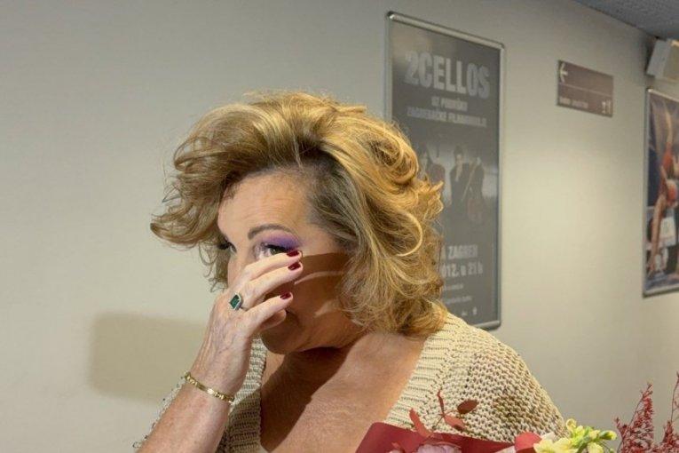 “ne-jede,-ne-peva-i-ne-cestita”-evo-kako-izgleda-praznik-u-domu-ane-bekute-–-14-tuznih-godina-bez-mrke! “ne-jede,-ne-peva-i-ne-cestita”-evo-kako-izgleda-praznik-u-domu-ane-bekute-–-14-tuznih-godina-bez-mrke!