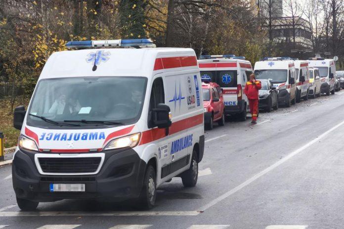 beogradanka-zvala-hitnu,-jedva-uspela-da-progovori-od-gusenja:-doktorka-otkrila-najvece-opasnosti-koje-vrebaju-pred-vaskrs,-evo-sta-da-radite-u-crkvi