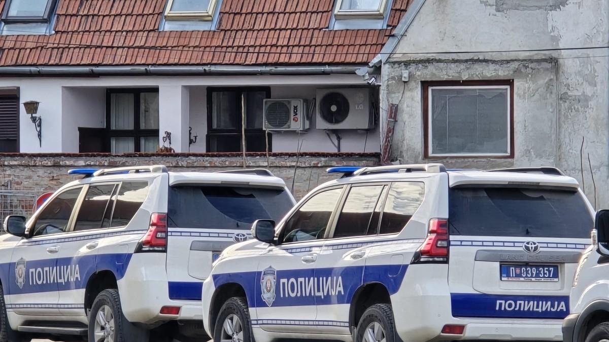 sukobile-se-dve-porodice,-zaplenjeni-pistolji-interventna-sprecila-tragediju-u-tutinu sukobile-se-dve-porodice,-zaplenjeni-pistolji-interventna-sprecila-tragediju-u-tutinu