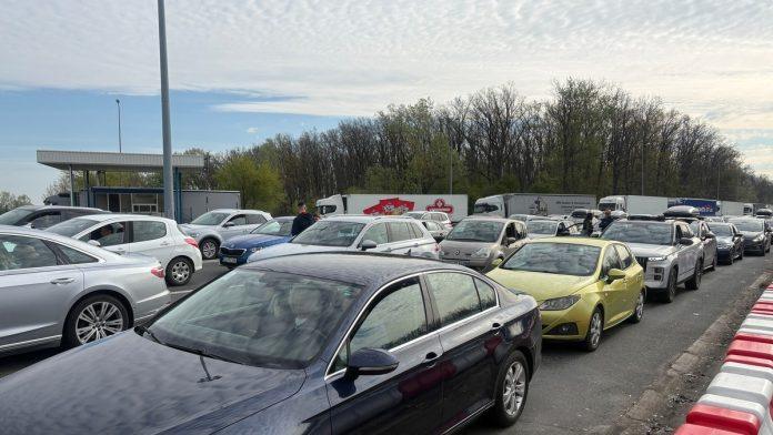 (foto,-video)-“spremite-zalihe-vode-i-hrane!”-srbi-satima-zarobljeni-na-granici-sa-hrvatskom,-pogledajte-ove-slike,-koloni-se-ne-vidi-kraj