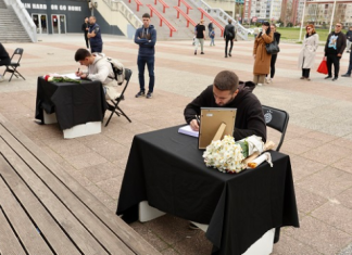 “Душко, хвала ти што си нас научио да волимо кошарку”, исписују се последње поруке Вујошевићу у књигу жалости “Душко,-хвала-ти-што-си-нас-научио-да-волимо-кошарку”,-исписују-се-последње-поруке-Вујошевићу-у-књигу-жалости