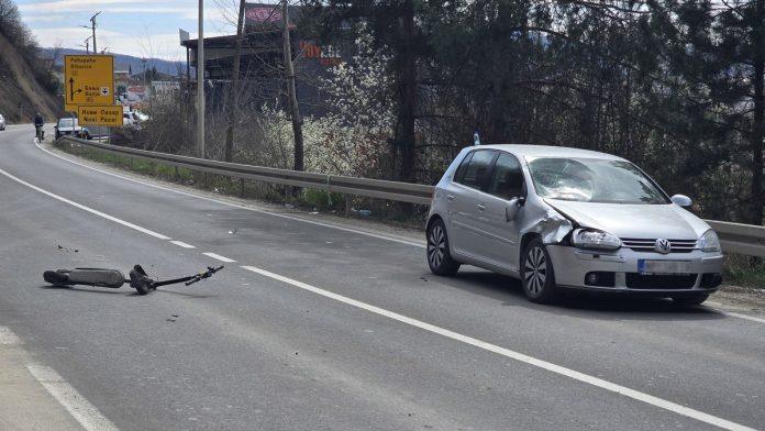 (foto)-trotinet-nasred-puta,-prednji-deo-“golfa”-unisten-prve-fotografije-s-mesta-stravicne-nesrece-kod-novog-pazara:-poginula-tinejdzerka-(16),-povredena-maloletnica-koja-je-bila-s-njom