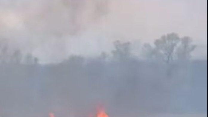 (video)-vozaci,-oprez!-veliki-pozar-na-moravskom-koridoru:-zbog-gustog-dima-smanjena-vidljivost-na-putu-pojate-krusevac