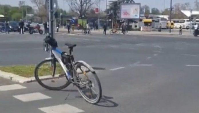 vrhunac-bezobrazluka-blokadera:-posto-vise-nema-ljudi-koji-bi-stali-uz-njih-u-maltretiranju-gradana-blokadama,-postavili-su-bicikle-i-motore