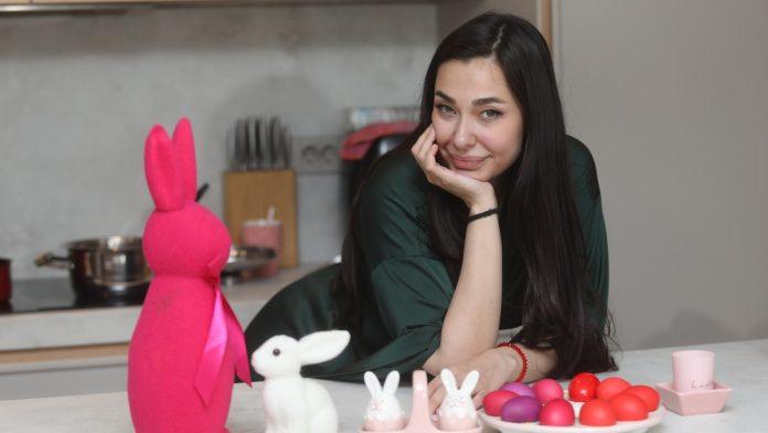 (video)-usli-smo-u-stan-sanje-vucic-pokazala-kako-farba-jaja,-a-onda-joj-se-desio-veliki-peh:-“uskrs-mi-budi-setu”