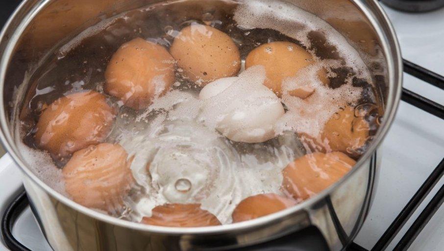nikako-ne-bacajte-vodu-u-kojoj-ste-kuvali-uskrsnja-jaja:-stari-kazu-da-time-bacate-srecu-i-zdravlje-ukucana nikako-ne-bacajte-vodu-u-kojoj-ste-kuvali-uskrsnja-jaja:-stari-kazu-da-time-bacate-srecu-i-zdravlje-ukucana