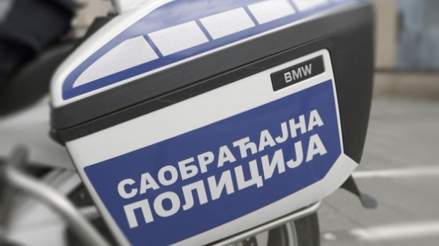 Возач-искључен-из-саобраћаја-код-Сурчина,-возио-без-дозволе-скоро-200-на-сат