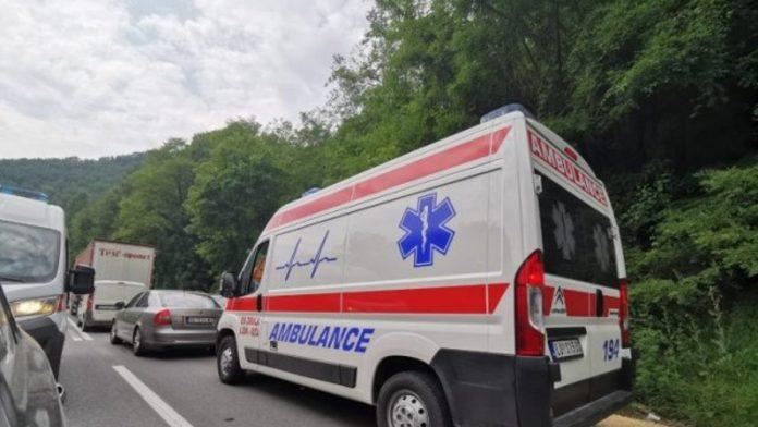 haos-kod-ivanjice-vozac-“skode”-sleteo-u-reku:-odmah-dojurili-vatrogasci,-hitna-i-policija