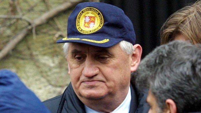 bivsi-ministar-se-ubio-ispred-skupstine-srbije-vlajko-stojiljkovic-pucao-sebi-u-slepoocnicu-pre-tacno-24-godine,-ostavio-tri-koverte