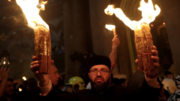 Благодатни-огањ-се-спустио-у-Јерусалим,-јаке-мере-безбедности Благодатни-огањ-се-спустио-у-Јерусалим,-јаке-мере-безбедности