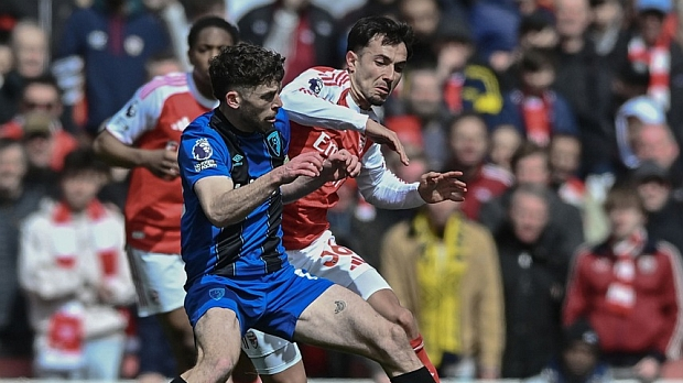 Арсенал-се-коцка-са-титулом-–-Петровићев-Борнмут-победио-“тобџије” Арсенал-се-коцка-са-титулом-–-Петровићев-Борнмут-победио-“тобџије”