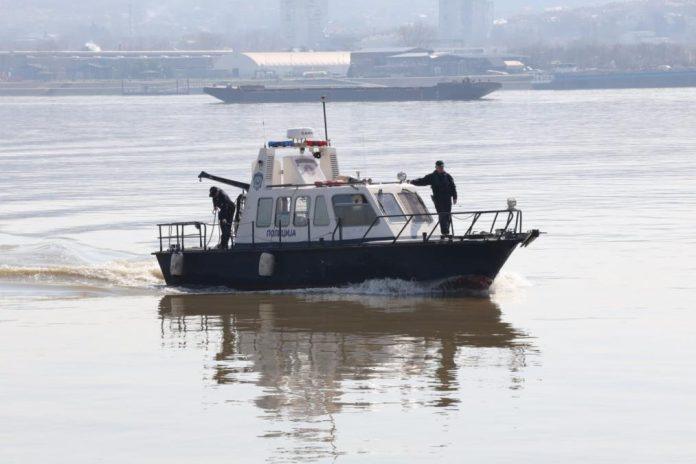 otac-i-sin-spaseni-iz-reke-dramaticna-akcija-recne-policije-u-beogradu