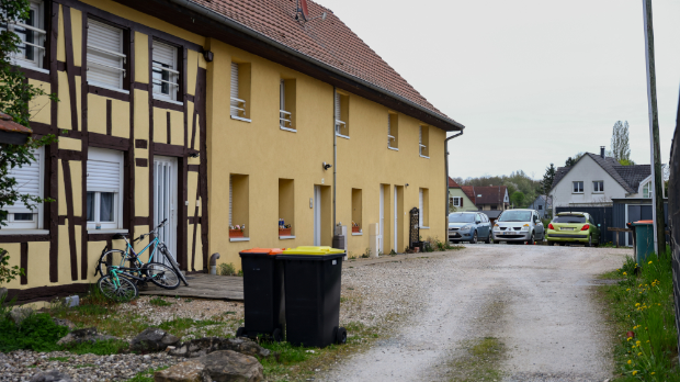 Отац-у-Француској-држао-сина-годину-и-по-закључаног-у-комбију