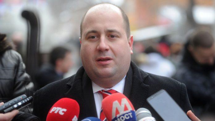 “trebalo-bi-da-ostane-nepristrasan”-kozarev-odgovorio-visokom-predstavniku-un-na-izjavu-o-politickoj-situaciji-u-srbiji:-“ne-prilici-tom-nivou-diplomatije-da-se-svrstava-uz-marginalne-opozicione-komentatore”