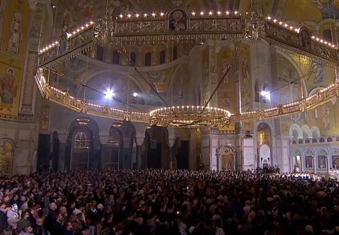 pocela-vaskrsnja-liturgija-u-hramu-svetog-save-u-beogradu