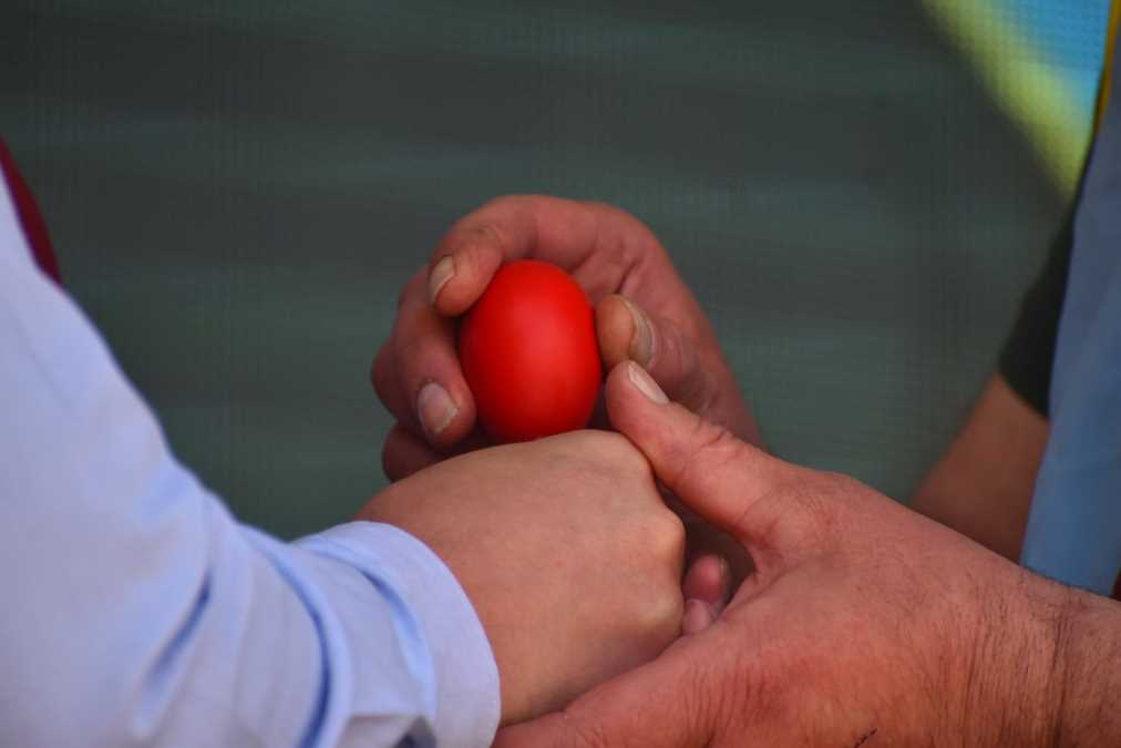 ovako-mokrin-docekuje-vaskrs-ofarbali-200000-jaja,-sa-najtvrdim-se-sutra-takmice-na-36.-tucanijadi-(foto) ovako-mokrin-docekuje-vaskrs-ofarbali-200000-jaja,-sa-najtvrdim-se-sutra-takmice-na-36.-tucanijadi-(foto)