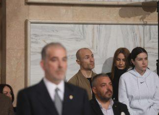 (FOTO) ALEKSANDAR SOFRONIJEVIĆ NA PONOĆNOJ USKRŠNJOJ LITURGIJI Izveo ženu Kosanu i ćerku Taru iz porodilišta, pa se pričestio u Hramu Svetog Save (foto)-aleksandar-sofronijevic-na-ponocnoj-uskrsnjoj-liturgiji-izveo-zenu-kosanu-i-cerku-taru-iz-porodilista,-pa-se-pricestio-u-hramu-svetog-save