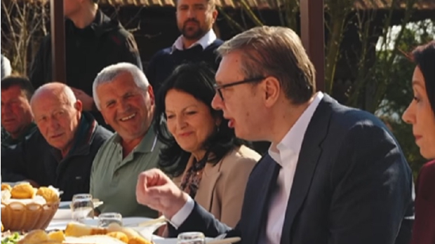 Вучић-честитао-Васкрс:-Породични-сто-је-место-где-се-сви-окупљају-и-разговарају