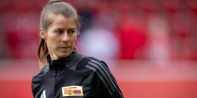 ispisana-je-istorija-evropskog-i-svetskog-fudbala:-srbin-dobio-zenu-za-trenera,-ovako-nesto-nije-videno ispisana-je-istorija-evropskog-i-svetskog-fudbala:-srbin-dobio-zenu-za-trenera,-ovako-nesto-nije-videno