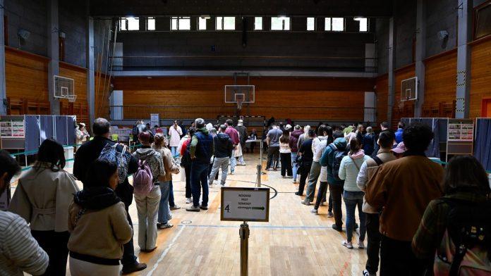 drama-na-izborima-u-madarskoj-kontrolor-pijan-dosao-na-biracko-mesto,-nisu-mogli-da-ga-oteraju-kuci:-“uklonjen-je!”