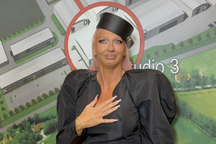 “krenuo-je-na-mene-bombom”!-jelena-karleusa-tada-dozivela-sok-–-sve-se-dogodilo-u-javnoj-instituciji!