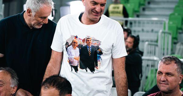 kakav-potez-legende-olimpije:-bivsi-igrac-zmajeva-nosio-majicu-sa-vujosevicem-i-milojevicem-/foto/ kakav-potez-legende-olimpije:-bivsi-igrac-zmajeva-nosio-majicu-sa-vujosevicem-i-milojevicem-/foto/