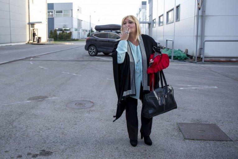 nasa-pevacica-pevala-na-majcinoj-sahrani-–-njena-ispovest-ledi-krv-u-zilama,-evo-sta-se-desilo-kada-su-je-zakopavali! nasa-pevacica-pevala-na-majcinoj-sahrani-–-njena-ispovest-ledi-krv-u-zilama,-evo-sta-se-desilo-kada-su-je-zakopavali!