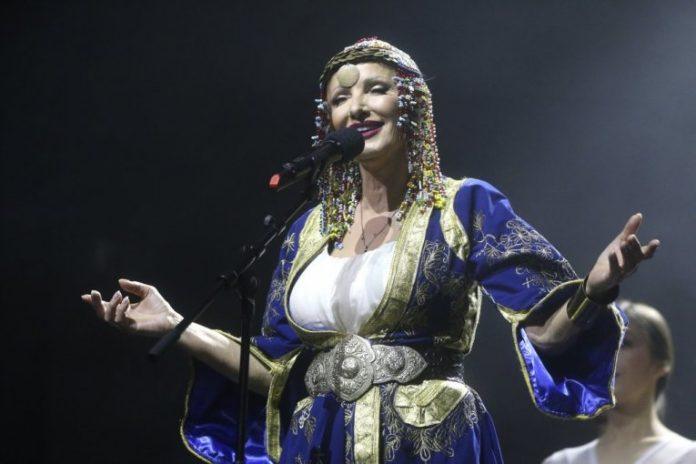 “zelela-sam-svadbu,-nije-moglo”!-dirljiva-ispovest-pevacice-gada-u-dusu-–-najteze-je-vratiti-se-u-praznu-kucu!