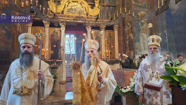 patrijarh-porfirije-sluzi-liturgiju-u-decanima:-veliki-broj-vernika-u-manastiru patrijarh-porfirije-sluzi-liturgiju-u-decanima:-veliki-broj-vernika-u-manastiru
