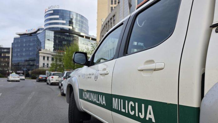 inspekcija-u-trznom-centru-zbog-nesrece-gradonacelnik-novog-sada-naredio-detaljnu-kontrolu-nakon-sto-je-skela-pala-na-zenu-(foto,-video)