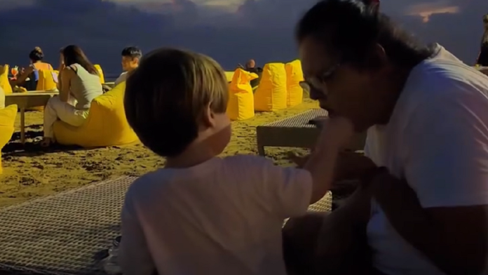 (video)-sin-marije-serifovic-hrani-babu-verica-se-istopila!-prizor-sa-plaze-raznezio-sve:-“nista-mi-vise-ne-treba”,-nadica-ademov-odmah-reagovala