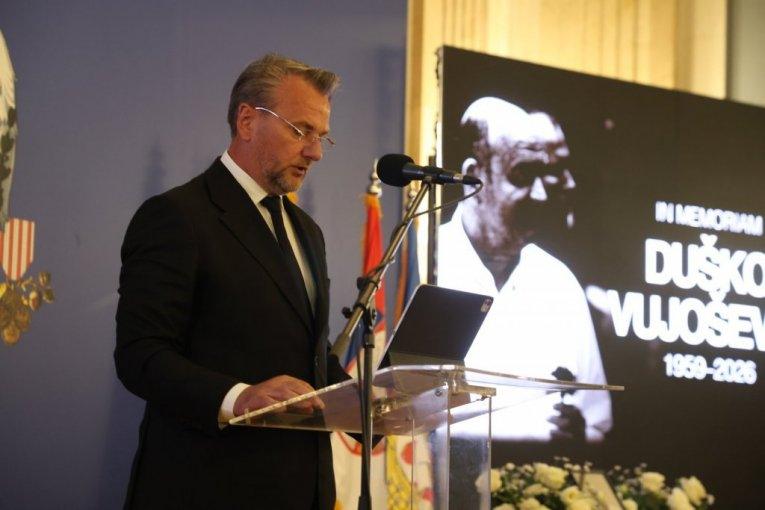 “dule,-hvala-na-prijateljstvu!”-ostoja-mijailovic-emotivno-na-komemoraciji-vujosevicu!-(video) “dule,-hvala-na-prijateljstvu!”-ostoja-mijailovic-emotivno-na-komemoraciji-vujosevicu!-(video)