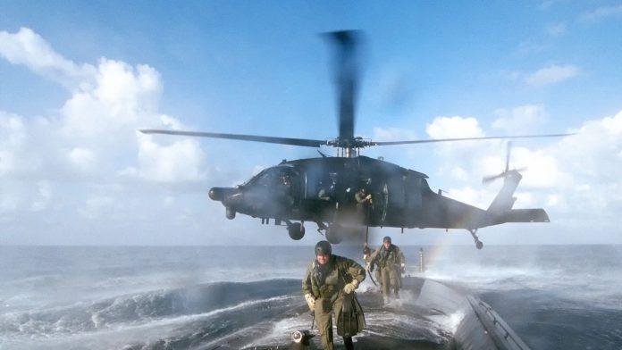 “zavrsicete-na-dnu-mora!”-rastu-tenzije-u-ormuzu,-brod-pogoden-projektilom:-kina-se-umesala,-tramp-pokrenuo-blokadu,-iran-preti-surovim-oruzjem