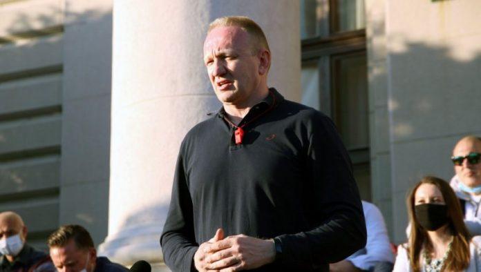 novi-haos-u-blokaderskim-redovima-veljkovic-udario-na-dilasa:-porucio-mu-da-14-godina-nije-pobedio-vucica