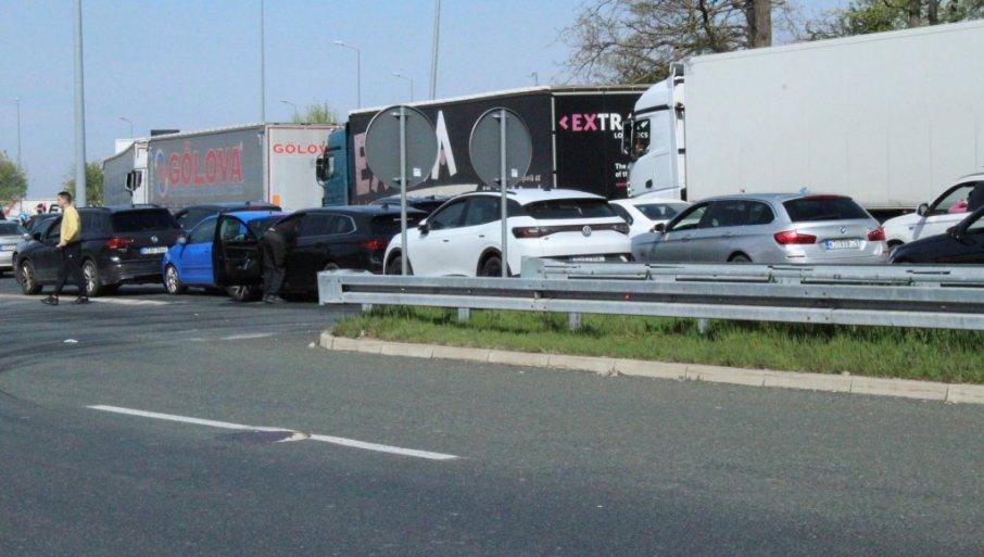 agonija-i-cekanje-se-produzava:-lancani-sudar-na-batrovcima-(foto) agonija-i-cekanje-se-produzava:-lancani-sudar-na-batrovcima-(foto)