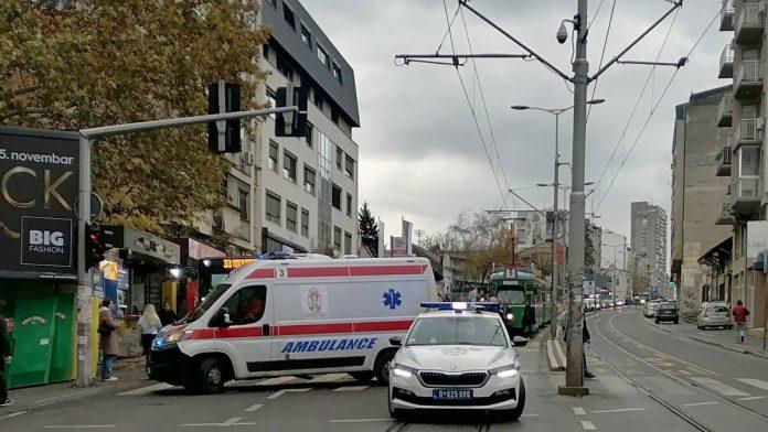 decak-povreden-u-nesreci-pokosio-ga-auto-dok-je-prelazio-ulicu-u-batajnici