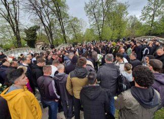 REKAO DA MU NIJE PRIJATELJ, PA MU DOŠAO NA SAHRANU: Legendarni srpski trener ipak ispratio Vujoševića na večni počinak! rekao-da-mu-nije-prijatelj,-pa-mu-dosao-na-sahranu:-legendarni-srpski-trener-ipak-ispratio-vujosevica-na-vecni-pocinak!