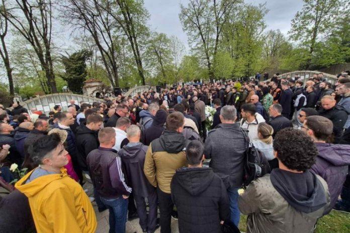 rekao-da-mu-nije-prijatelj,-pa-mu-dosao-na-sahranu:-legendarni-srpski-trener-ipak-ispratio-vujosevica-na-vecni-pocinak!