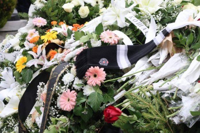 nebo-je-plakalo-za-duskom!-od-ovog-detalja-sa-vujosevicevog-groba-mnogima-ce-zastati-knedla-u-grlu!