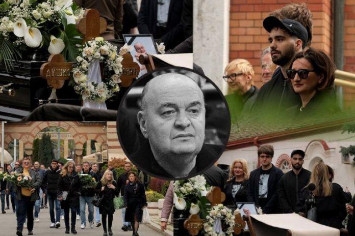 sahranjen-dusko-vujosevic:-suze-tekle-novim-grobljem,-legendarni-trener-ispracen-uz-cuvenu-balasevicevu-pesmu!-(foto,-video)
