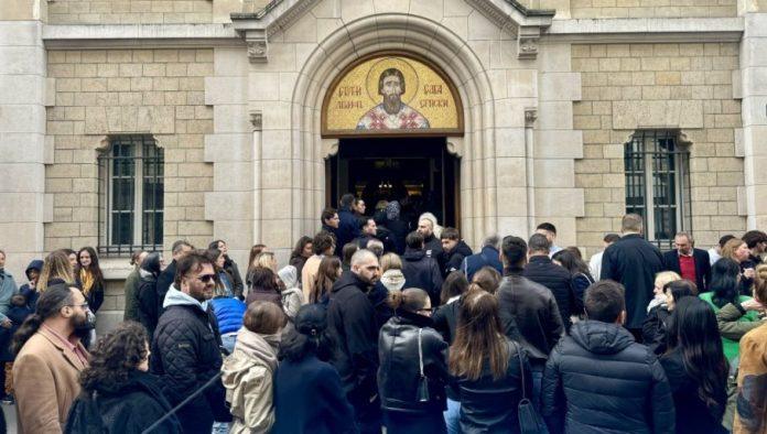 svecano-i-u-parizu:-ogroman-broj-posetilaca-na-najradosniji-hriscanski-praznik-u-pariskoj-crkvi-“sveti-sava”-(foto)