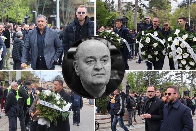 nevideni-skandal-zbog-vujosevica!-grobari-se-odrekli-bivseg-asa-partizana-–-uvredio-je-duska-za-sva-vremena! nevideni-skandal-zbog-vujosevica!-grobari-se-odrekli-bivseg-asa-partizana-–-uvredio-je-duska-za-sva-vremena!