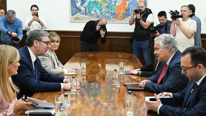 vucic-nastavio-konsultacije,-u-predsednistvu-predstavnici-narodne-stranke