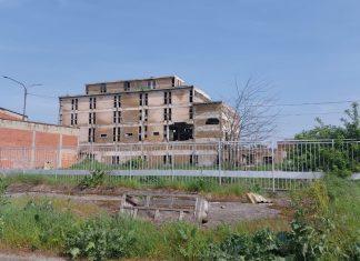 “HODAO JE UNAZAD, PA PAO U AMBIS” Otkriveno šta je ispričala maloletnica koja je videla pad tinejdžera u Novom Sadu: “Nije video rupu” “hodao-je-unazad,-pa-pao-u-ambis”-otkriveno-sta-je-ispricala-maloletnica-koja-je-videla-pad-tinejdzera-u-novom-sadu:-“nije-video-rupu”