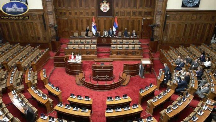 paradoks-blokadera:-prvo-trazili-od-opozicije-da-bojkotuju-skupstinu,-a-sada-ih-zbog-toga-kritikuju-(foto)