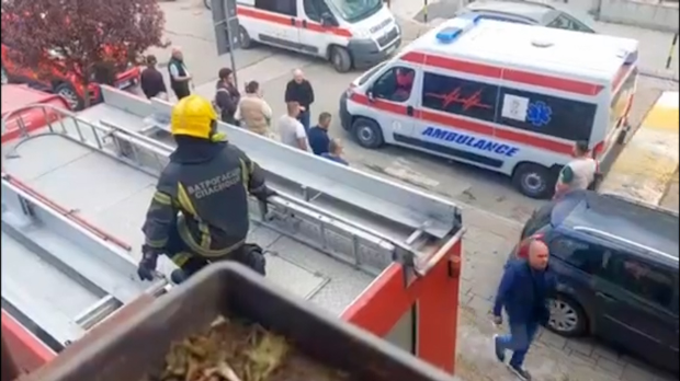 Жена-пала-са-четвртог-спрата-у-Новом-Пазару,-лекари-јој-се-боре-за-живот